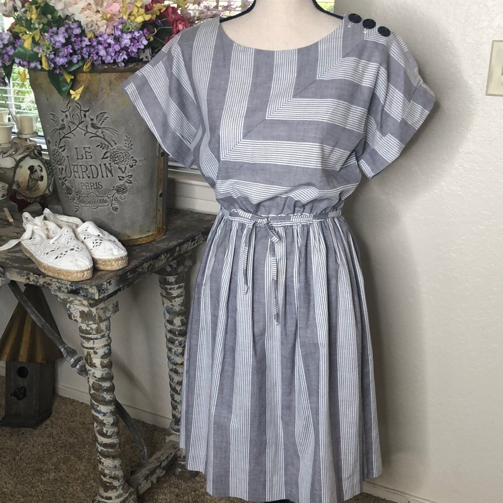 Tabby Vintage gray and white fit and flare dress